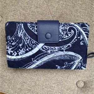Vera Bradley wallet/purse NEW. Blue paisley